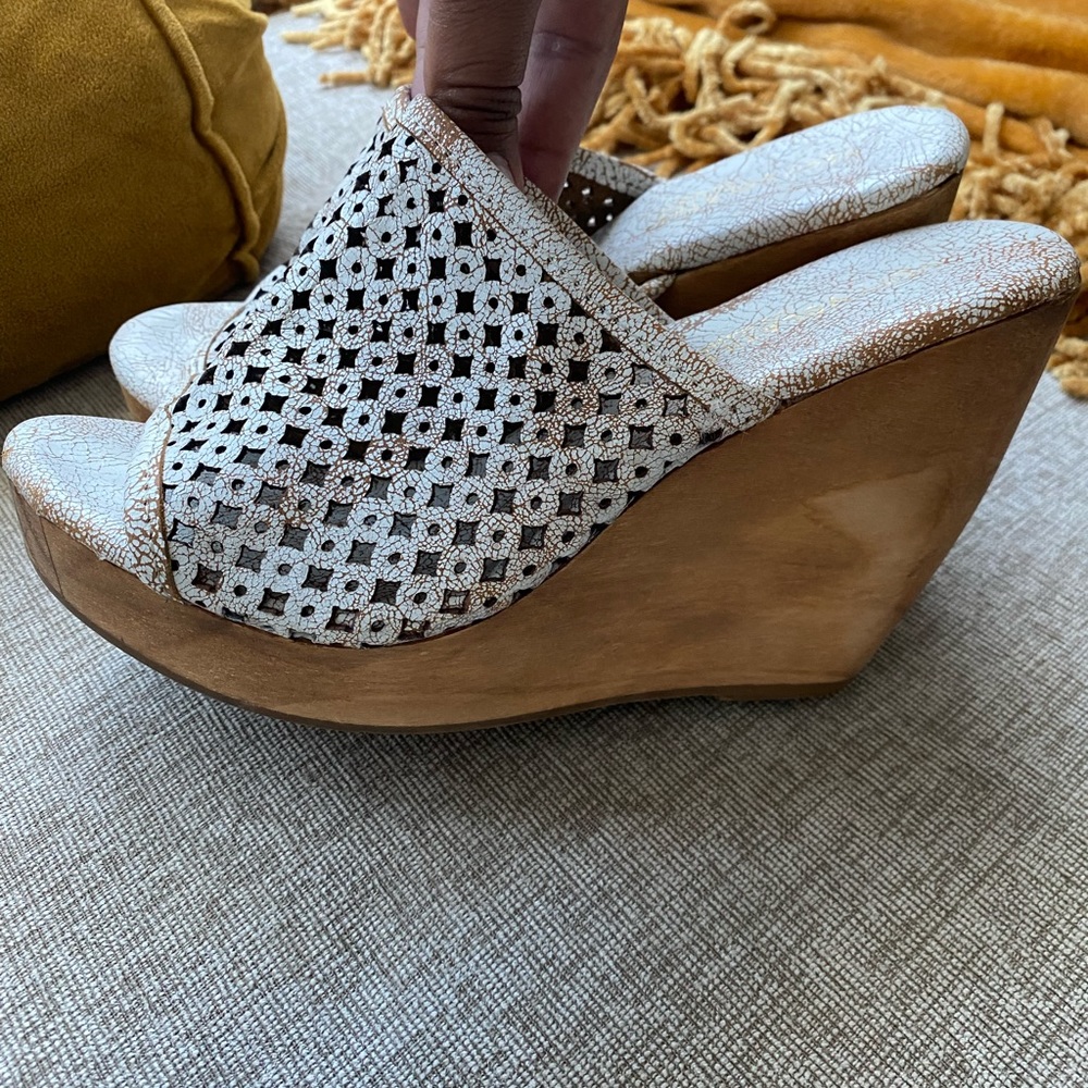 Very Volatile Sandals